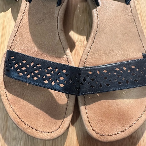 UGG Black and Tan Leather Sandals - Picture 4 of 11